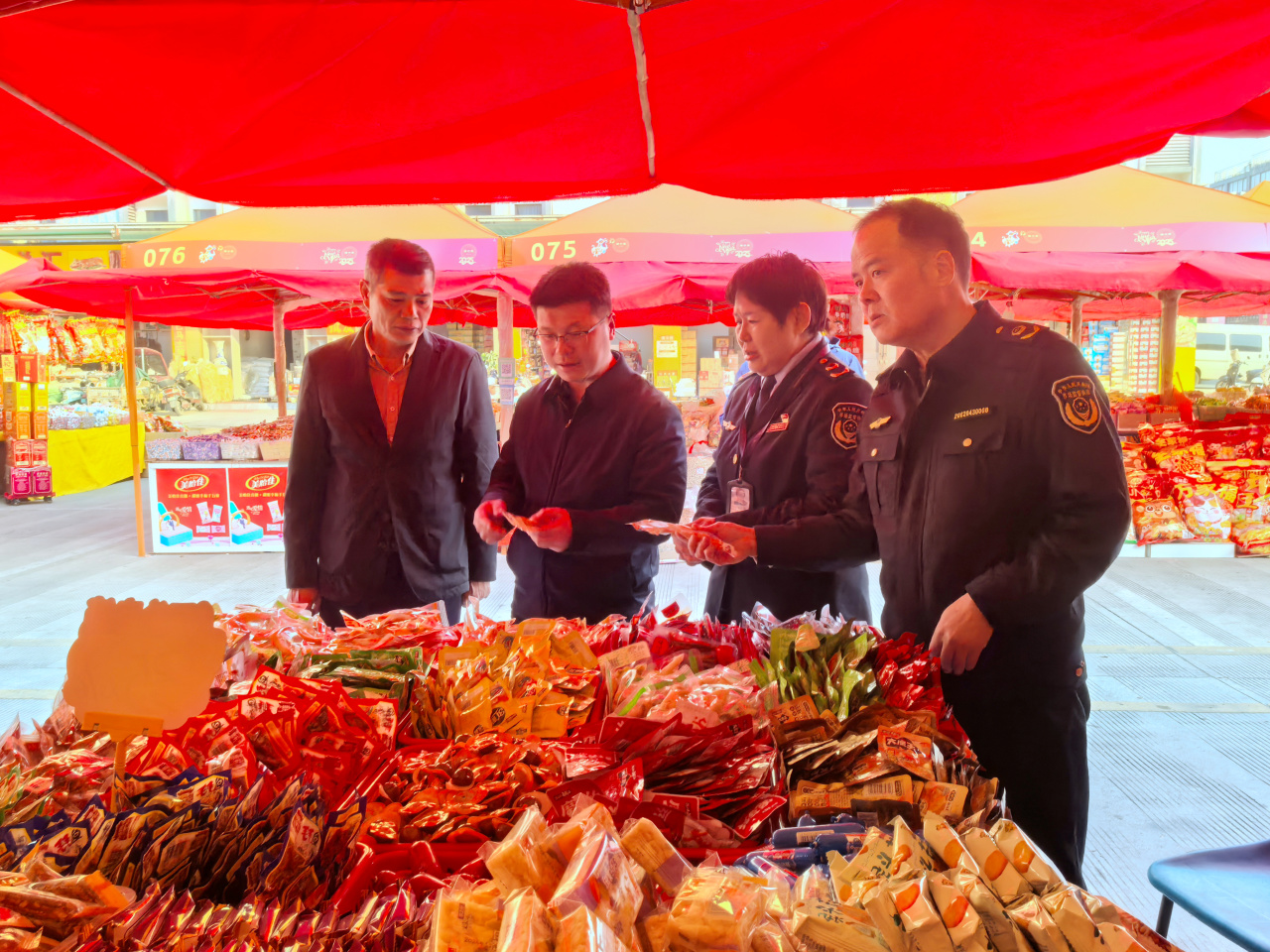 嚴監管，護年味 柳州市場監管筑牢食用農產品批發安全防線